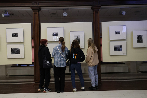 В Плесе открылась выставка легендарного фотолетописца войны